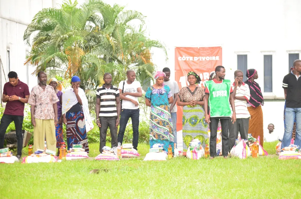 AS-CI volunteers gathered after a distribution